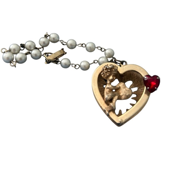 Vintage 60s Cupid Red  Heart, Gold Tone Heart charm peal bracelet - Picture 3 of 4